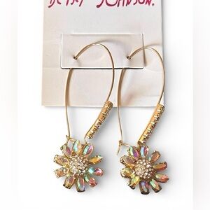 Betsey Johnson Sparkling Flower Earrings! (A1)
